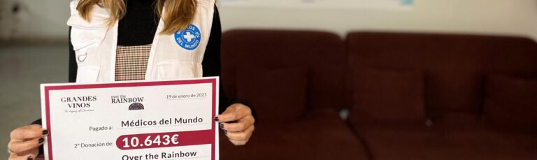 La bodega Grandes Vinos puso en marcha “Over the Rainbow” para respaldar el trabajo de Médicos del Mundo en apoyo a las personas mayores.