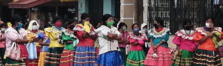 Muchos países de América Latina han alcanzado sus récords de contagios y muertes diarias en los últimos días.