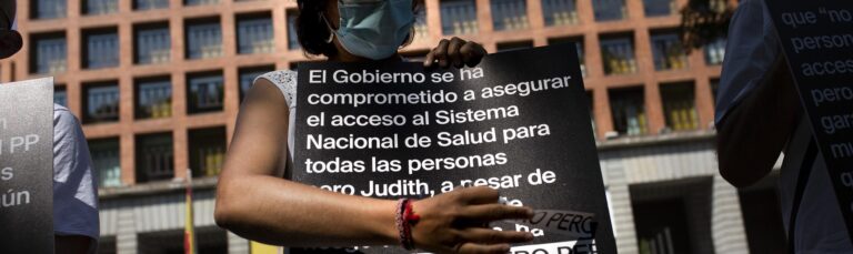 Pedimos al Gobierno que cumpla su compromiso de aprobar una nueva ley que permita recuperar la sanidad universal en España.