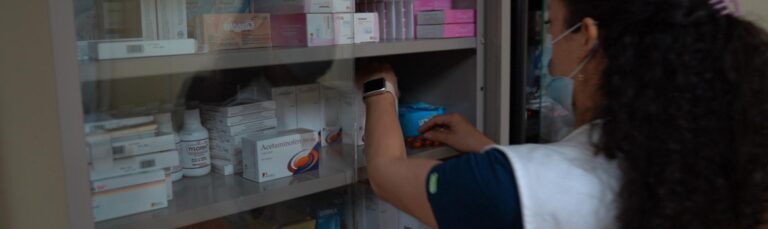 la farmacéutica estadounidense Gilead ha violado las normas de patentes sobre Sofosbuvir, un tratamiento para la hepatitis C, y ha exigido fondos públicos desproporcionados con base en una base legal inestable.