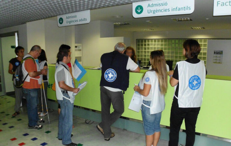 Acción en defensa del derecho de acceso a la atención sanitaria realizada por la sede autonómica de Metges del Món Illes Balears.