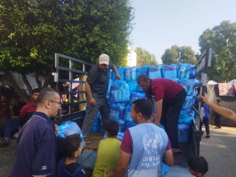 Entrega de comida de Médicos del Mundo en Gaza.