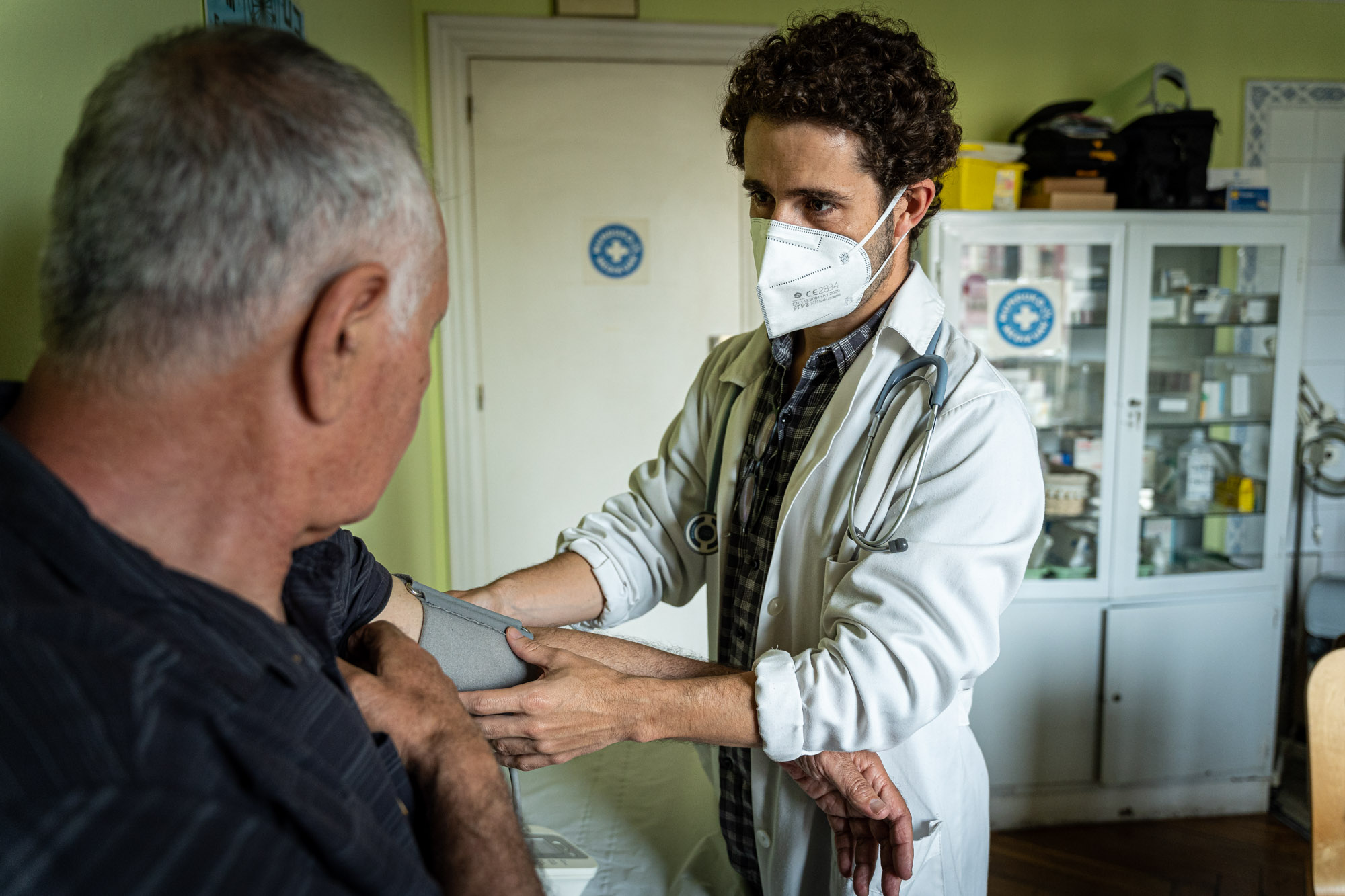 Consulta de atención médica en la sede autonómica de Médicos del Mundo Euskadi. Fotografía de Ignacio Marín.